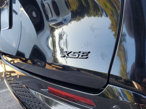 Used 2025 Toyota Sienna XSE FWD image 7