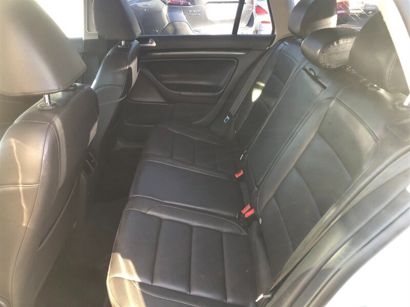 Used 2011 Volkswagen Jetta TDI FWD image 9