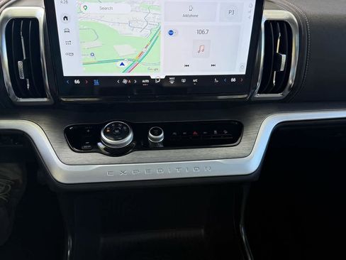 Used 2025 Ford Expedition Platinum image 22