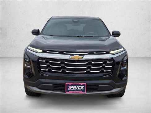 Used 2025 Chevrolet Equinox LT FWD image 2