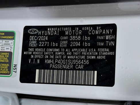 Certified 2025 Hyundai Elantra Limited FWD image 36