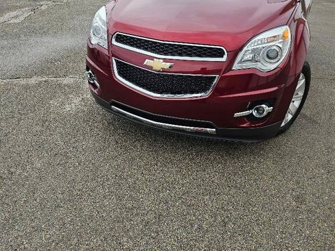 Used 2011 Chevrolet Equinox LTZ FWD image 2