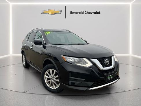 Used 2020 Nissan Rogue SV image 2