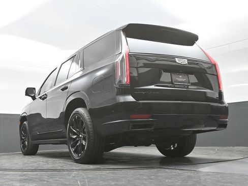 Certified 2022 Cadillac Escalade Sport w/ Touring Package AWD/4WD image 28