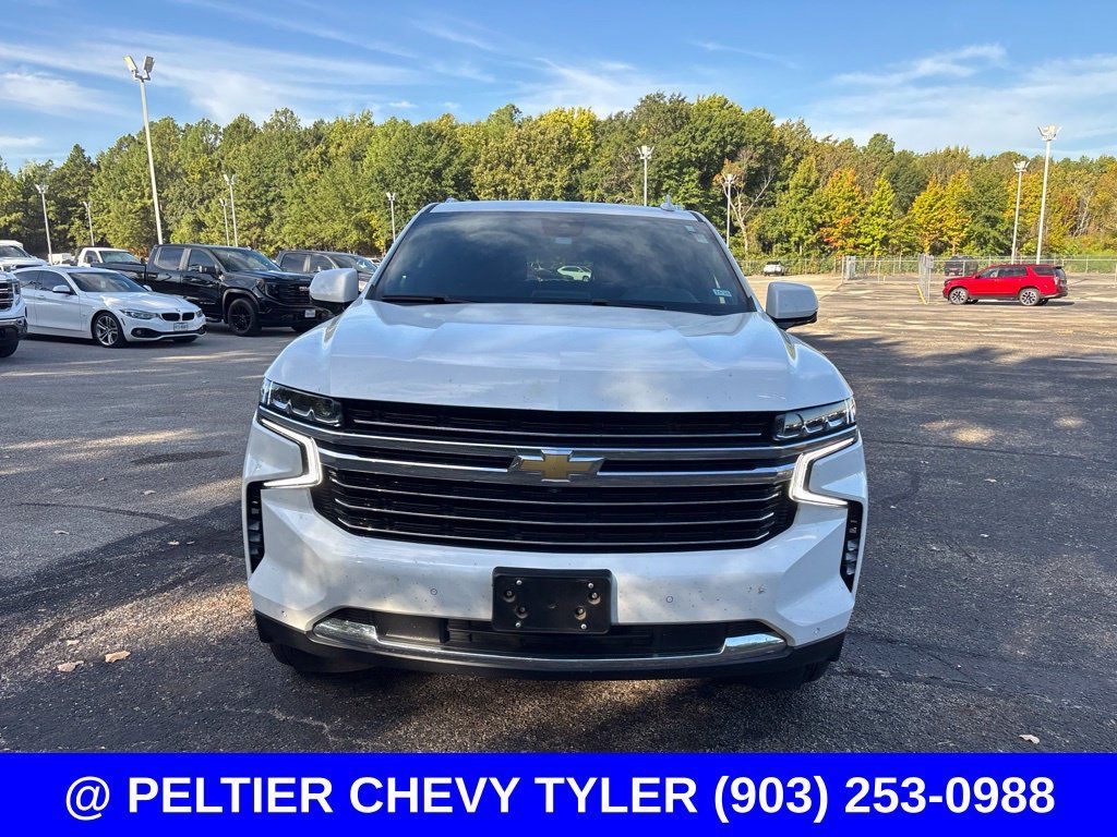 Used 2024 Chevrolet Suburban LT w/ Luxury Package RWD image 2