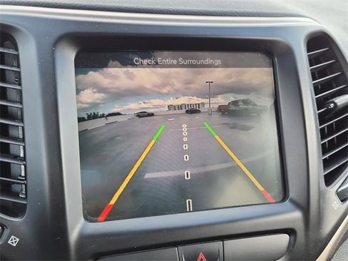 Used 2015 Jeep Cherokee Latitude w/ Cold Weather Group image 15