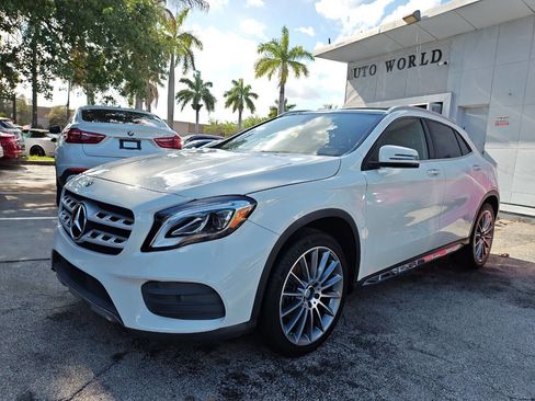 Used 2018 Mercedes-Benz GLA 250 w/ AMG Line Exterior image 3