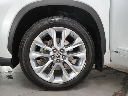 Used 2023 Toyota Highlander Limited image 34
