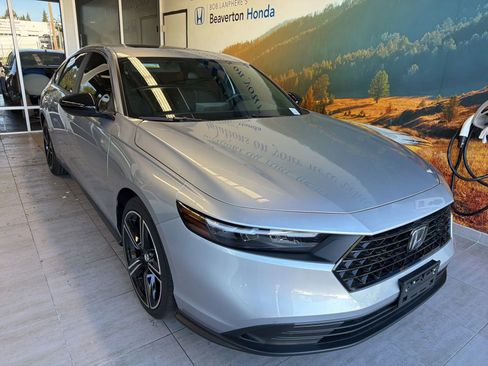 Used 2025 Honda Accord Sport image 3
