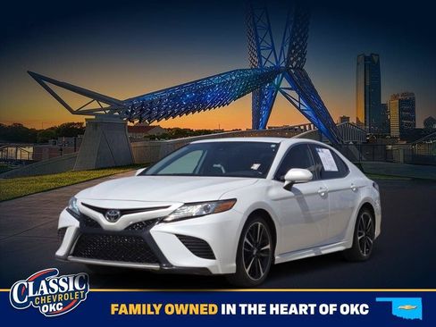 Used 2019 Toyota Camry XSE FWD image 3