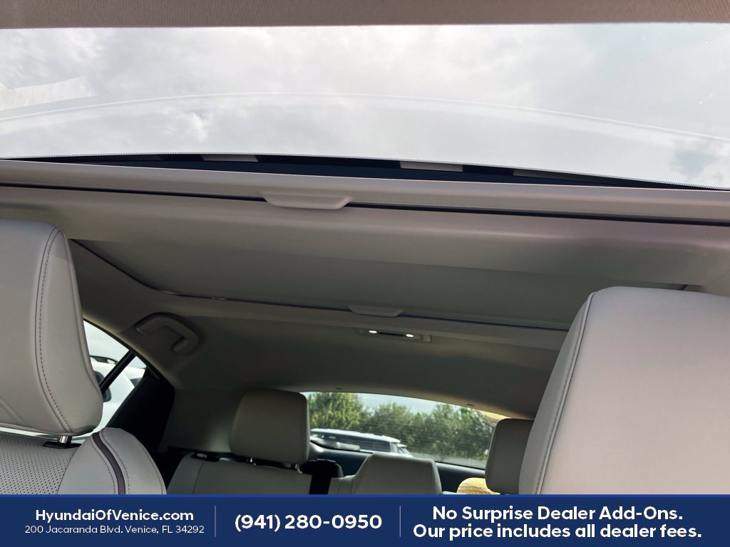 Used 2023 Toyota Prius Limited FWD image 4