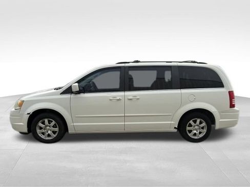 Used 2008 Chrysler Town & Country Touring FWD image 13