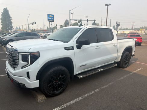Used 2024 GMC Sierra 1500 Elevation w/ X31 Off-Road Package AWD/4WD image 4