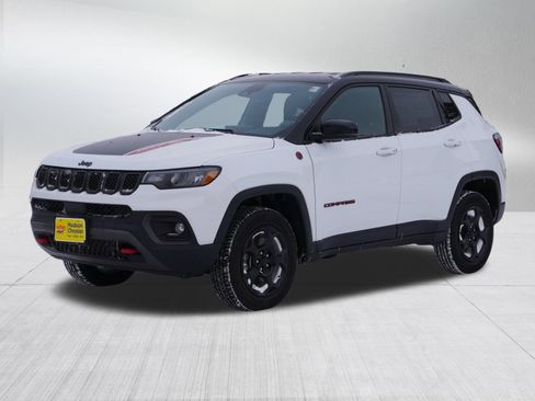 Used 2023 Jeep Compass Trailhawk image 3