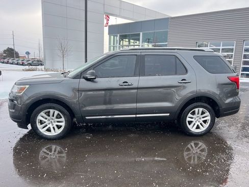 Used 2019 Ford Explorer XLT w/ Equipment Group 202A image 8