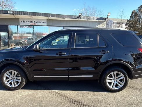 Used 2018 Ford Explorer XLT AWD/4WD image 4