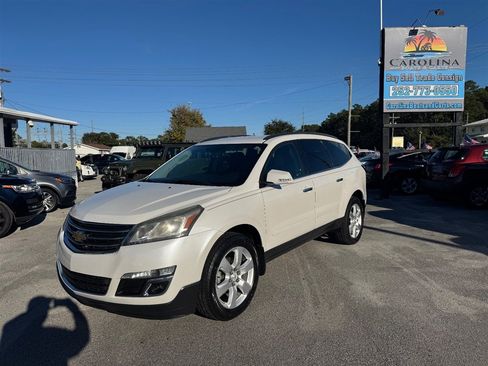 Used 2017 Chevrolet Traverse LT w/ Style and Technology Package image 1