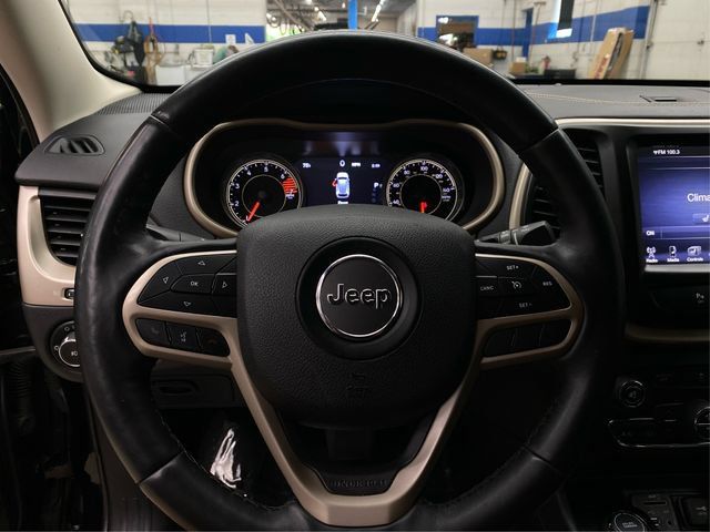 Used 2018 Jeep Cherokee Limited AWD/4WD image 22