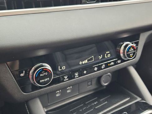 New 2025 Mitsubishi Outlander SE image 23