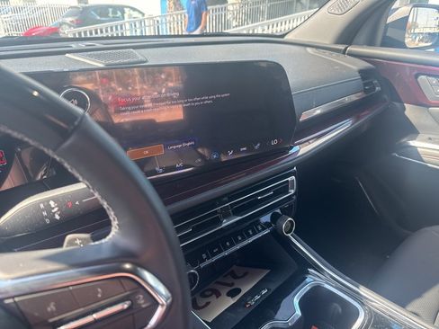 Used 2024 Chevrolet Traverse Z71 w/ Enhanced Driving Package image 20