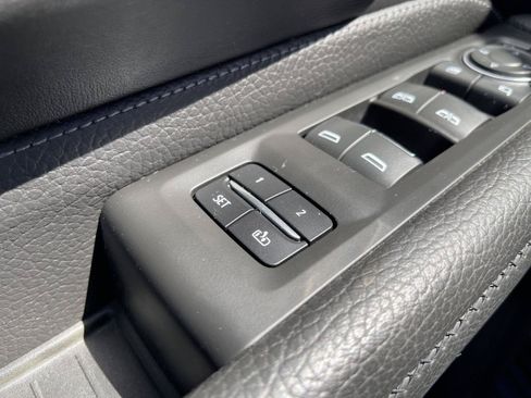 Used 2022 GMC Yukon XL Denali AWD/4WD image 17