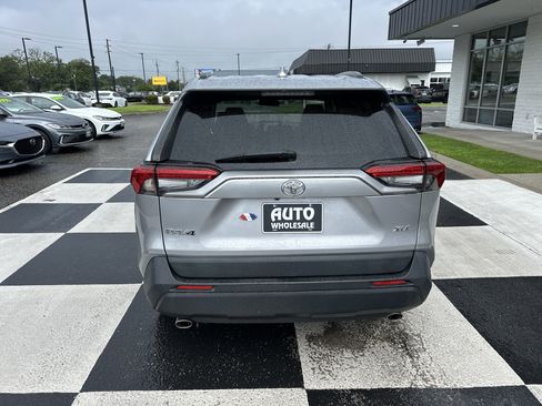 Used 2023 Toyota RAV4 XLE w/ Convenience Package FWD image 4