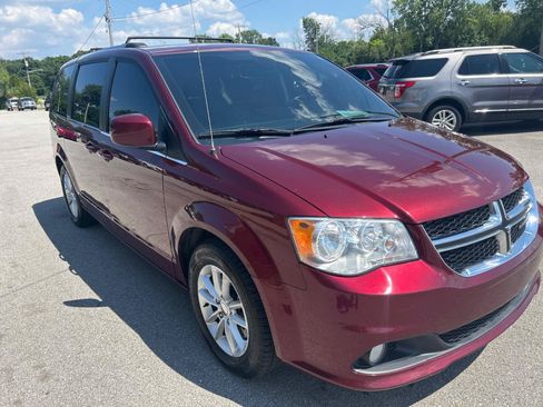 Used 2020 Dodge Grand Caravan SXT FWD image 3