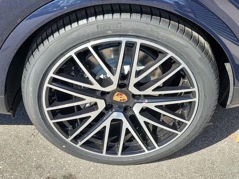 New 2026 Porsche Cayenne Base image 11