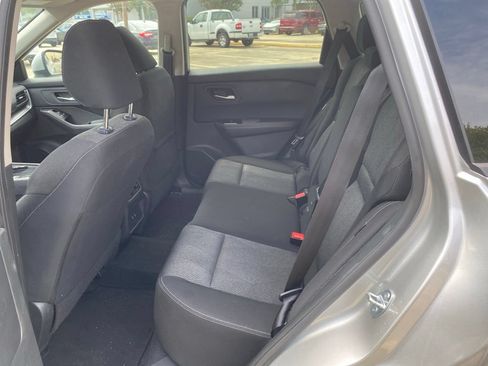 Used 2025 Nissan Rogue SV FWD image 13