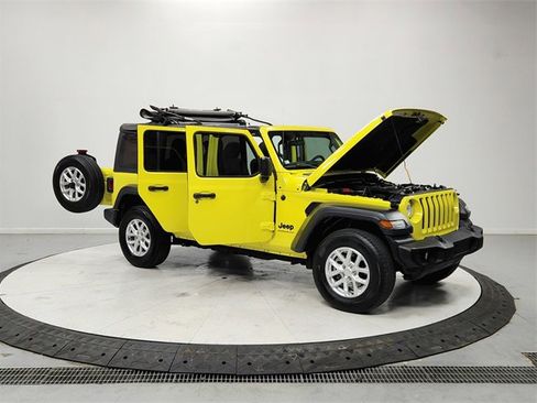 Used 2023 Jeep Wrangler Sport S image 9