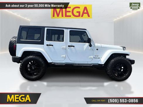 Used 2018 Jeep Wrangler Unlimited Sahara AWD/4WD image 5