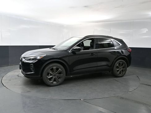Used 2024 Ford Escape Platinum AWD/4WD image 2