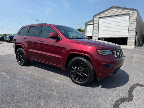 Used 2020 Jeep Grand Cherokee Altitude RWD image 2
