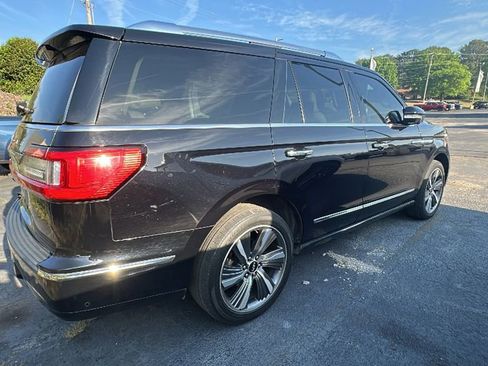 Used 2019 Lincoln Navigator Reserve image 14