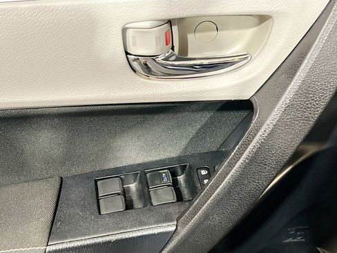 Used 2019 Toyota Corolla LE w/ Carpet Mat Package (TMS) FWD image 13