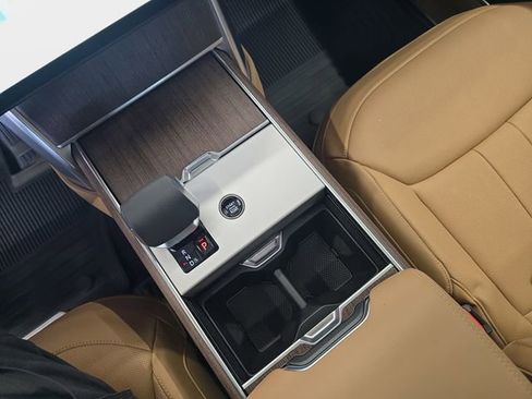 New 2026 Land Rover Range Rover Long Wheelbase SE AWD/4WD image 18