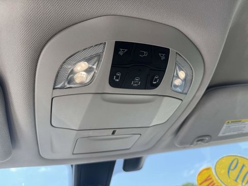 Used 2019 Chrysler Pacifica Touring-L FWD image 28