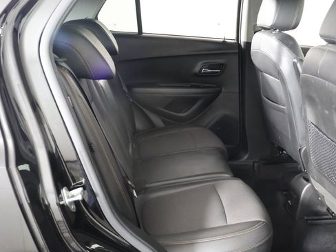 Used 2020 Chevrolet Trax LT w/ LT Convenience Package image 26