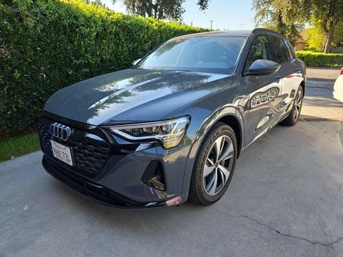 Used 2024 Audi Q8 e-tron Premium Plus AWD/4WD image 3