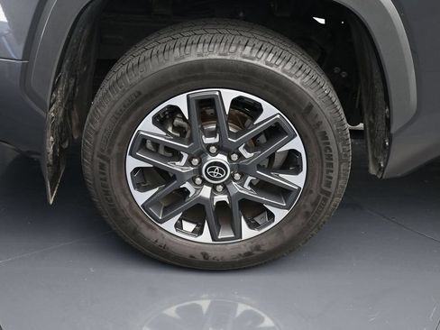 Used 2022 Toyota Tundra Limited AWD/4WD image 10