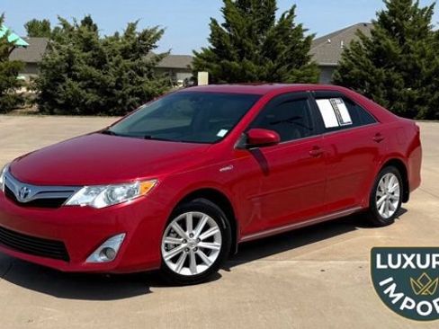 Used 2013 Toyota Camry XLE FWD image 1
