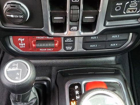 Used 2026 Jeep Wrangler Unlimited Rubicon AWD/4WD image 25