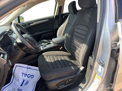 Used 2019 Ford Fusion SE FWD image 8
