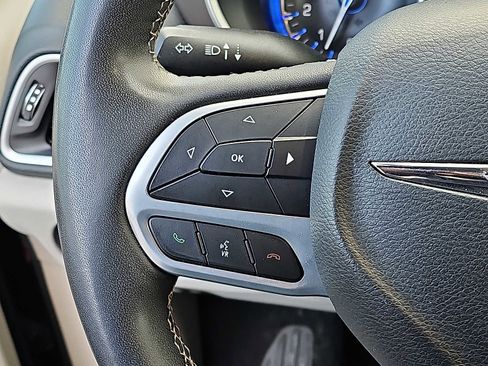 Used 2022 Chrysler Voyager LX image 23