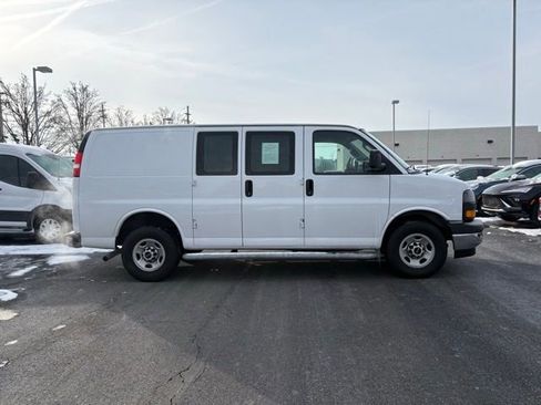 Used 2024 GMC Savana 2500 w/ Driver Convenience Package image 10