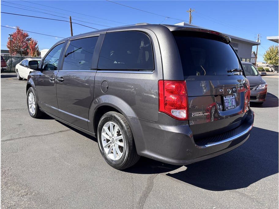 Used 2019 Dodge Grand Caravan SXT FWD image 3