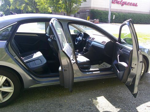 Used 2015 Volkswagen Passat 1.8T Limited Edition image 9