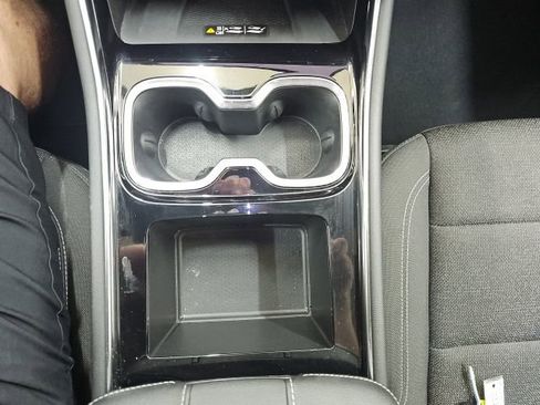 Used 2025 Chevrolet Traverse LT image 28