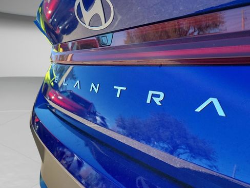 Certified 2025 Hyundai Elantra Limited FWD image 7