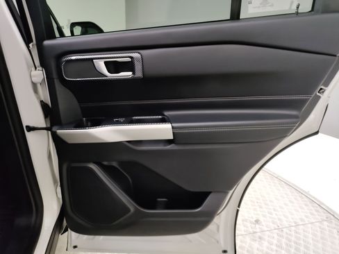 Used 2022 Ford Explorer XLT w/ Equipment Group 202A image 30